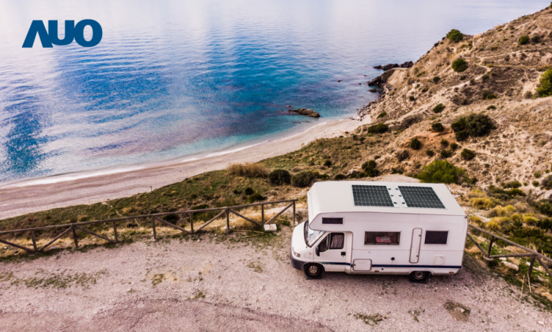 「可撓輕量化太陽光電板SunCurva」使用輕量特殊耐候型複合板取代傳統太陽能板的玻璃前板，不僅降低70%重量，每米平方僅3Kg；具有抗衝擊性能及通過電磁相容性測試，可應用於交通運輸工具，如露營車、遊艇等